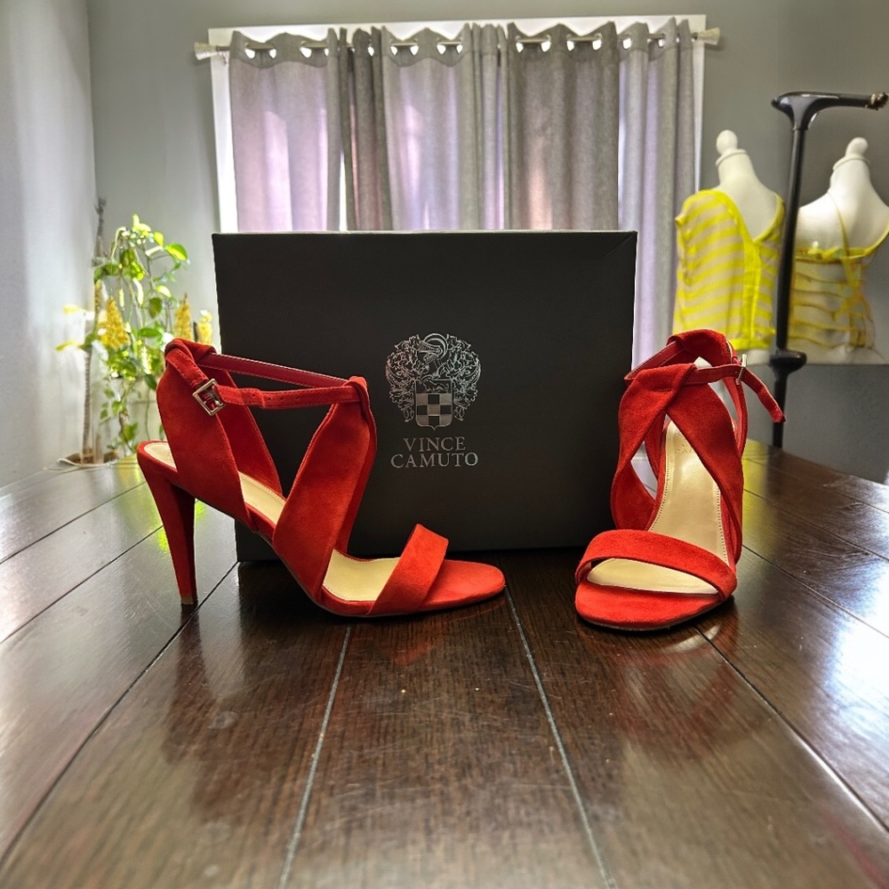 Vince Camuto VC-Kalintie Cherry Berry True Suede Heel